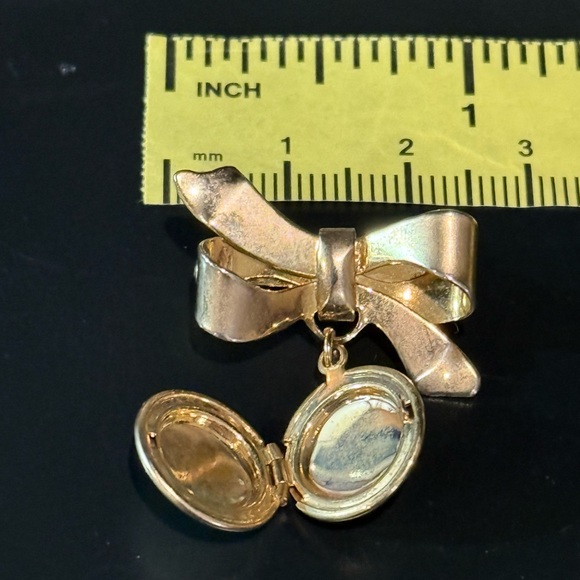 Vintage Gold tone bow and locket brooch - Picture 5 of 6